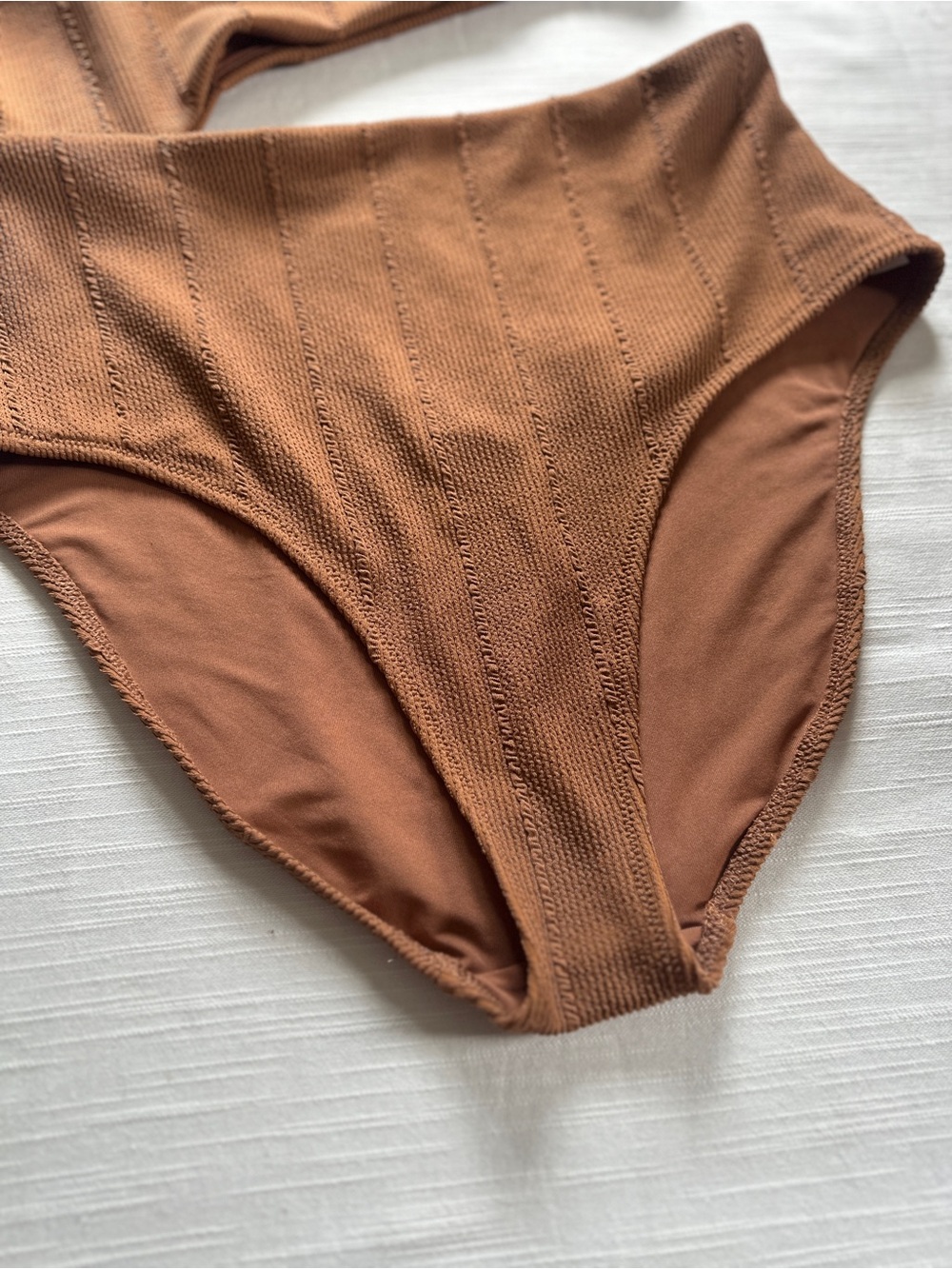 AERIE Cinnamon Crinkle One Shoulder Cut Out One Piece Swimsuit | L NWOT - Picture 4 of 12